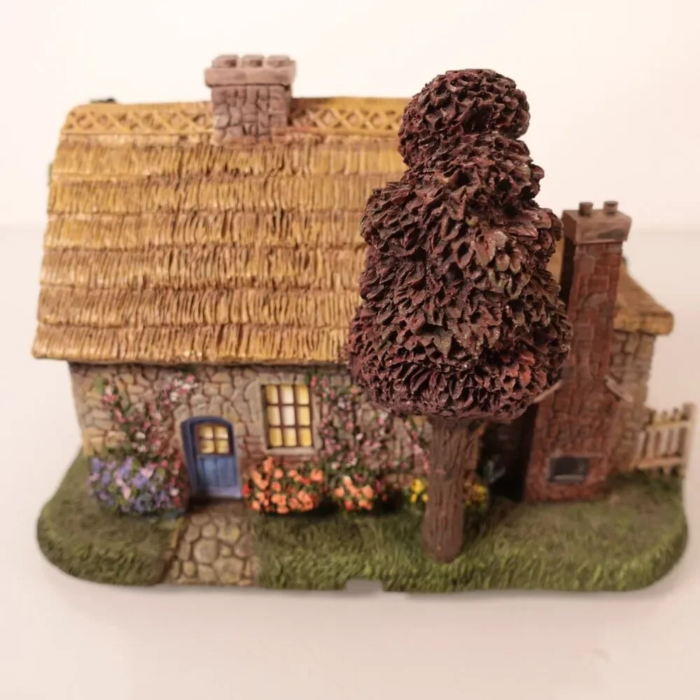 Hawthorne Village Thomas Kinkade Lamplight Tea Room 79985 with Lights and Figure